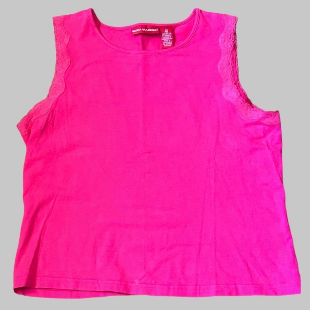 Beautiful Gloria Vanderbilt sleeveless T-shirt